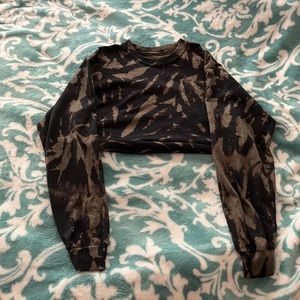 Cropped long sleeve t